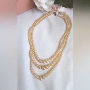 ELEGANT THREE STRANDS PEARLS NECKLACE